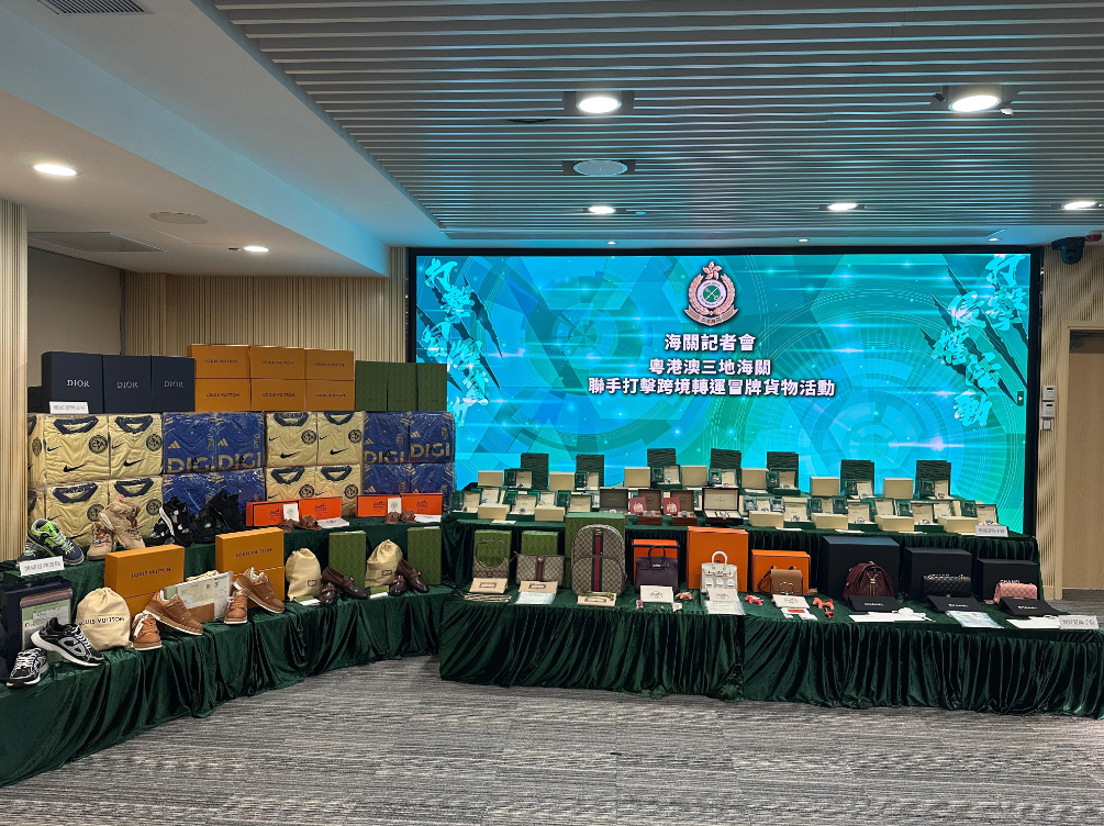 物流瘫痪预警！中国香港海关查扣25柜货物，这些高危品类正在被“锁死”