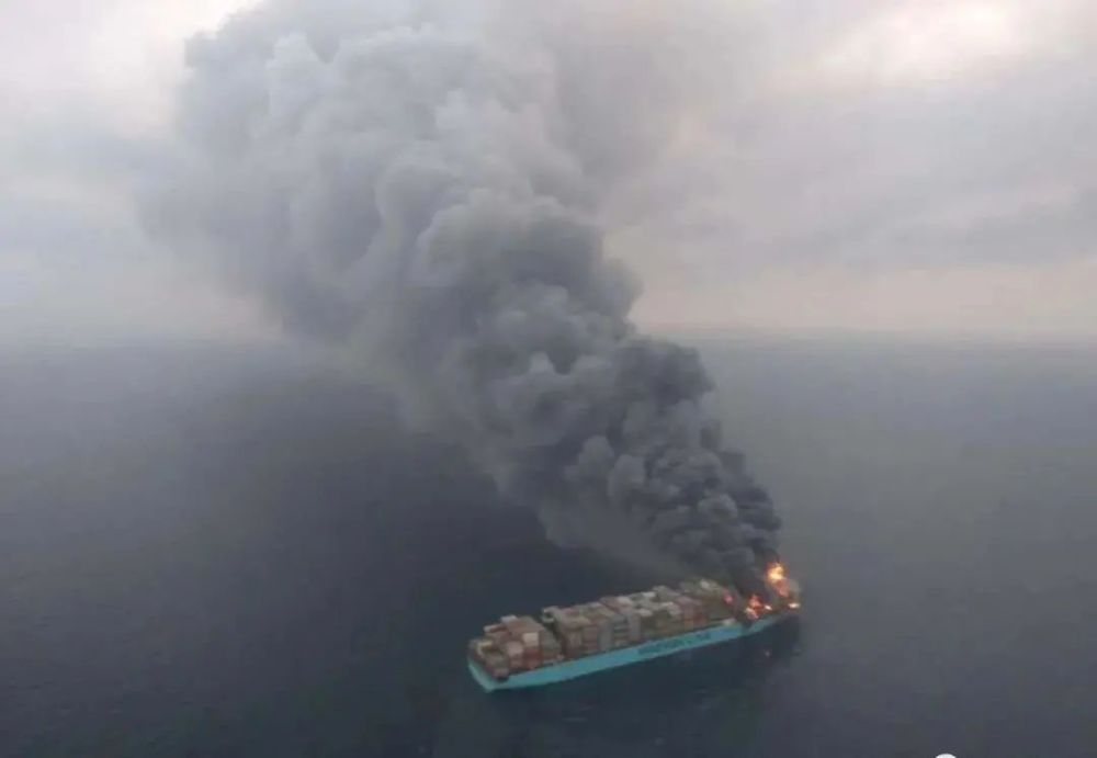 突发！大型集装箱船航行途中发生火灾，曾挂靠国内沿海多个重要港口